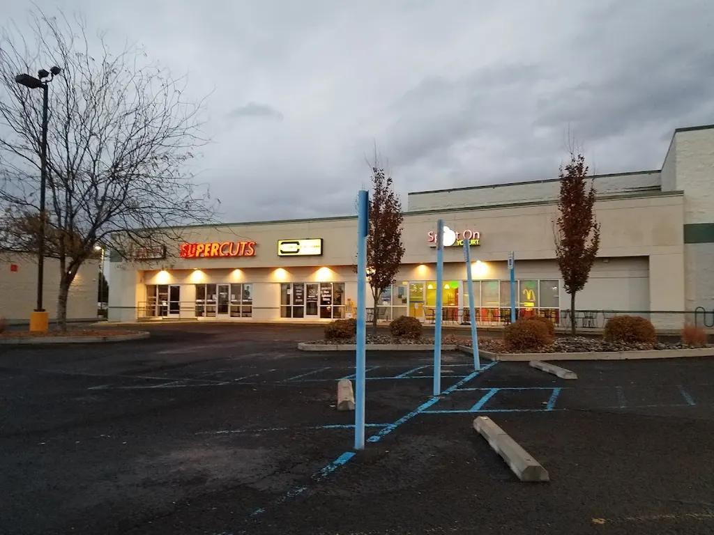 SUPERCUTS — Hair salon in Lewiston